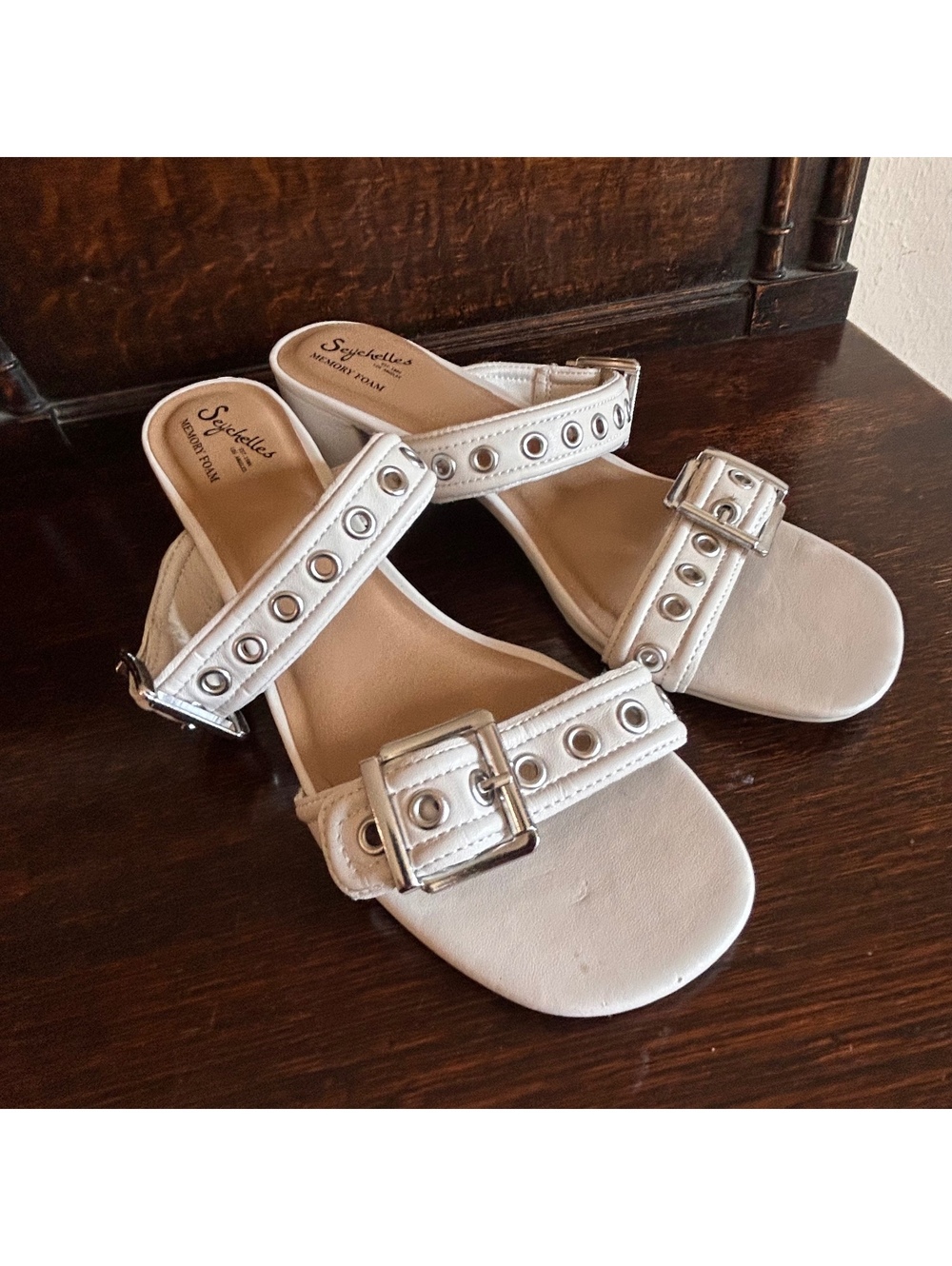 Seychelles White Leather Buckle Block Heel Sandals 11.